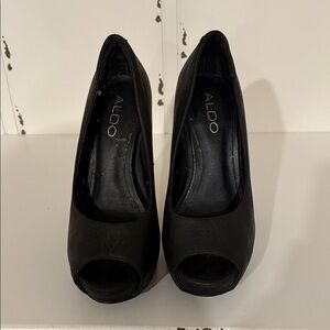 Aldo women’s leather high heels with real wood heels (size 6)